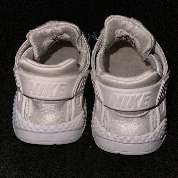 Jordan “Tiffany” and white Huaraches 7C - Picture 6 of 7